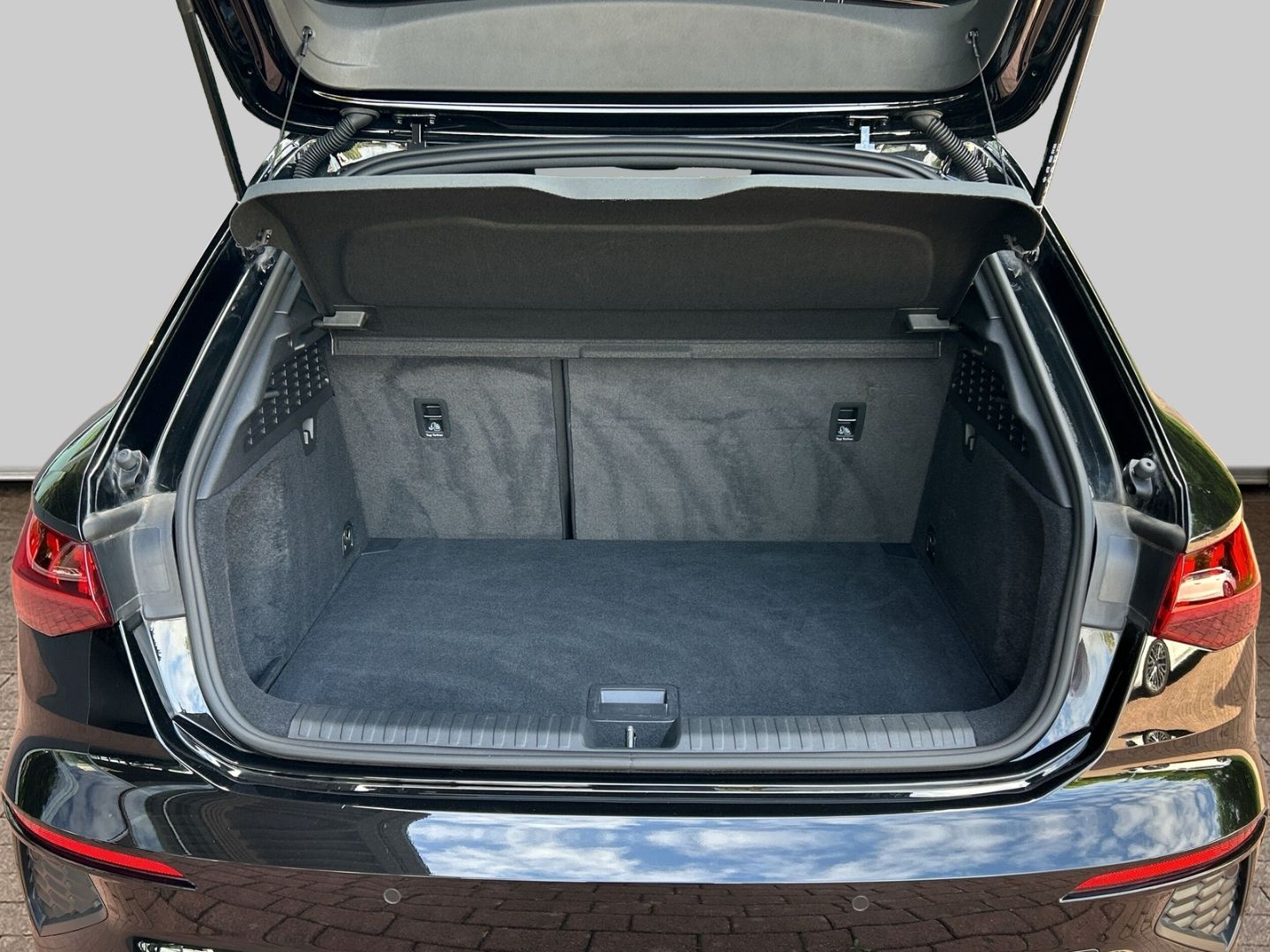 Audi A3 Sportback 35 TFSI S-tronic S-LINE - Samsaru's Car Outlet