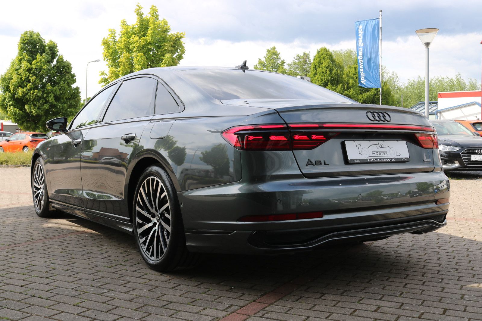 Audi A8 L 60 TFSI e Lang S line - Samsaru's Car Outlet