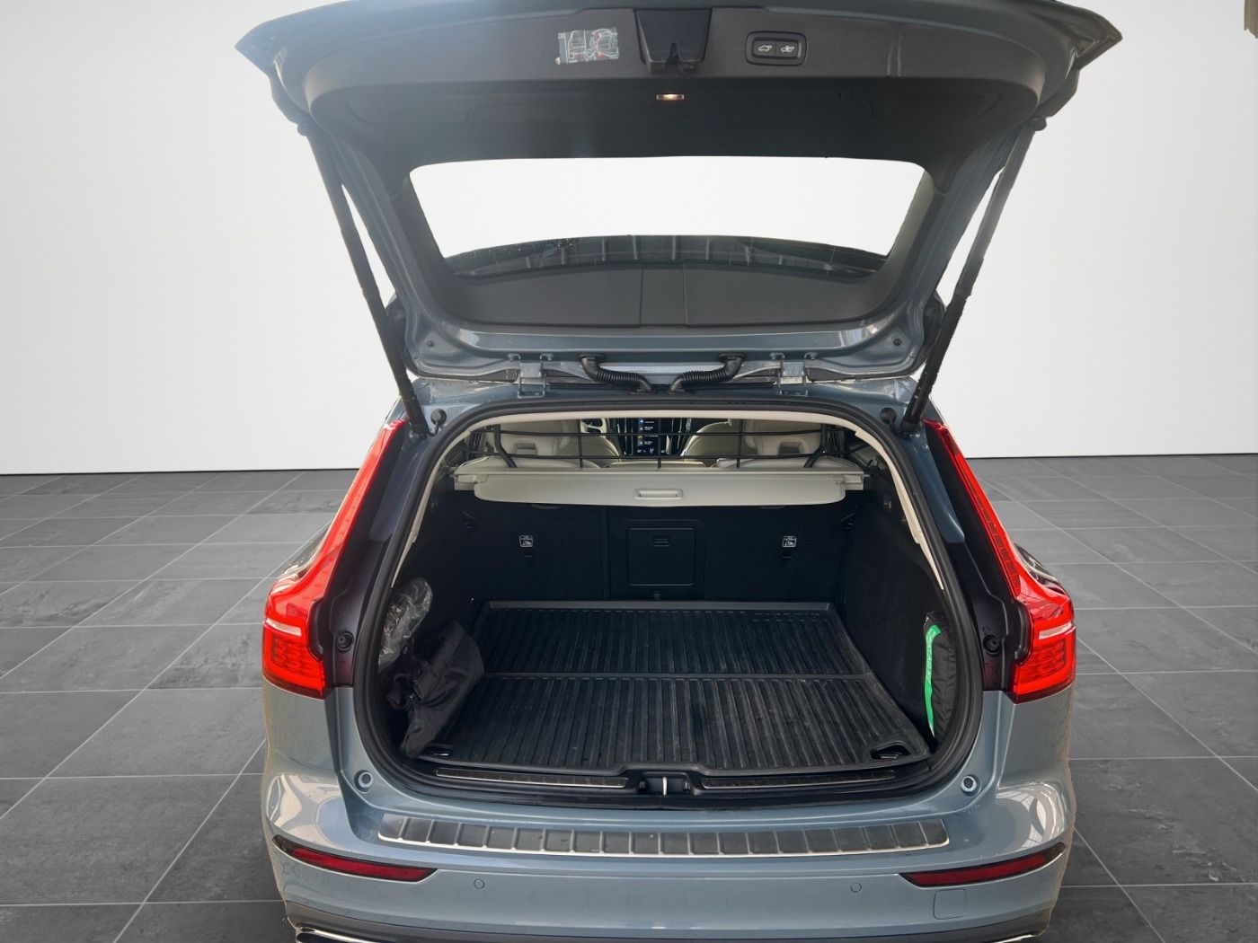 Volvo V60 T6 Plus Bright Recharge AHK,Kamera,DAB