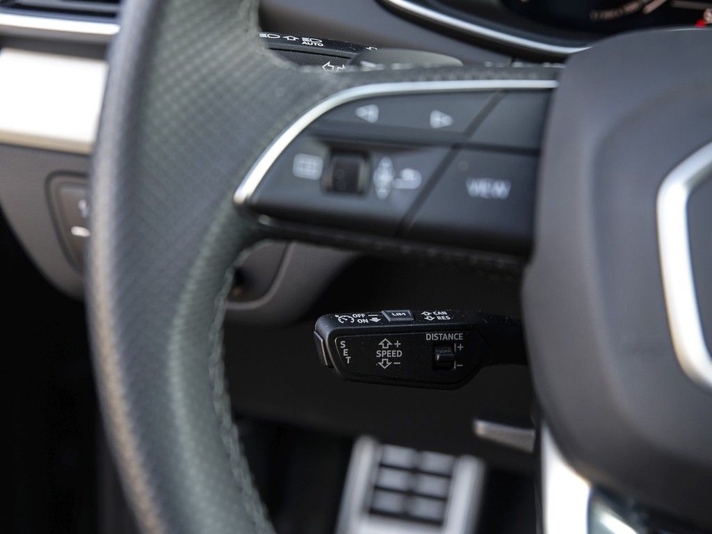 Audi Q5 40 TDI S line Panorama Matrix AHK Kamera ACC