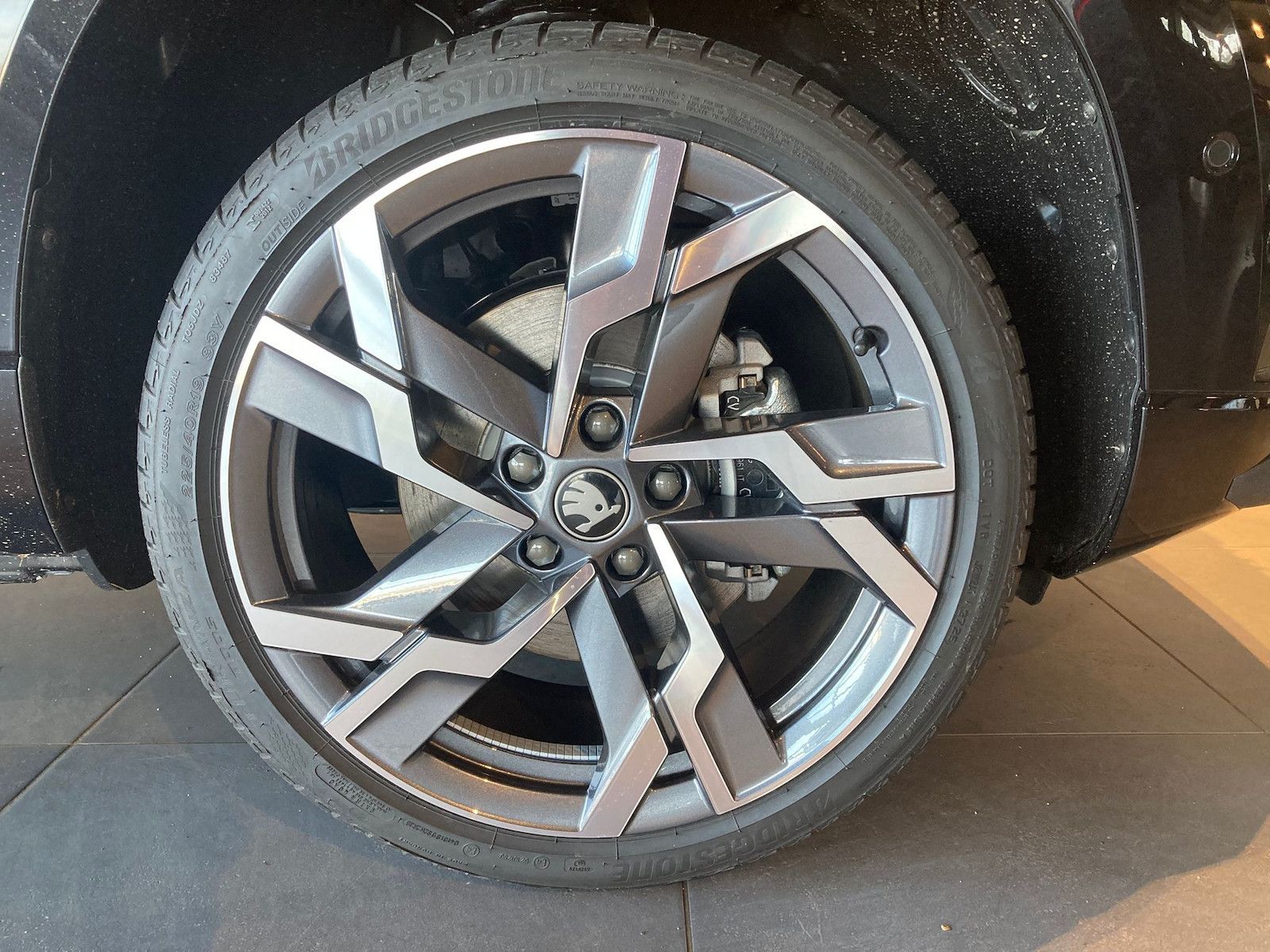 Skoda Karoq Sportline 1,5 TSI DSG*AHK*CANTON*360°*5JG