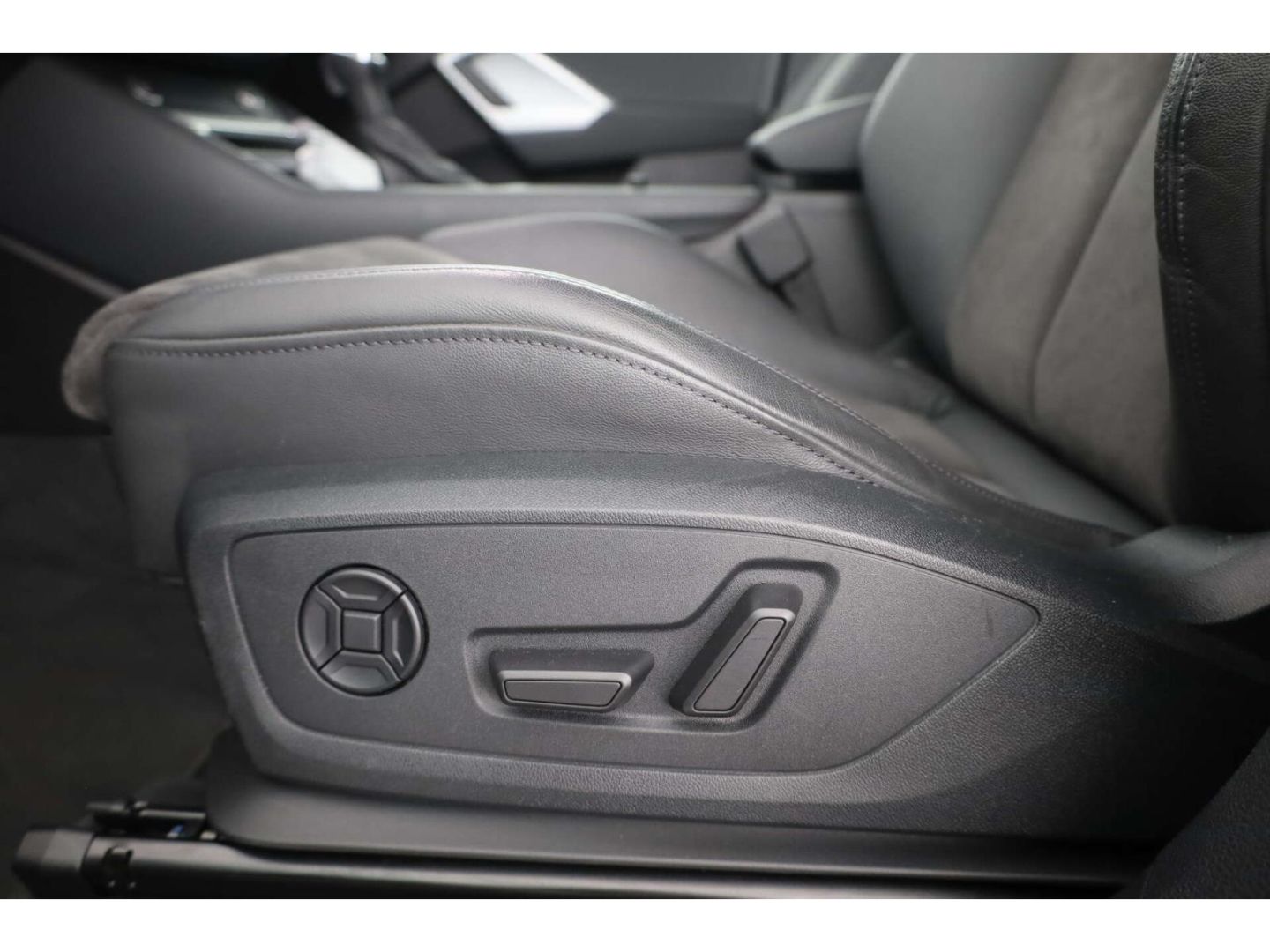 Audi Q3 35 TDI quattro advanced - Samsaru's Car Outlet