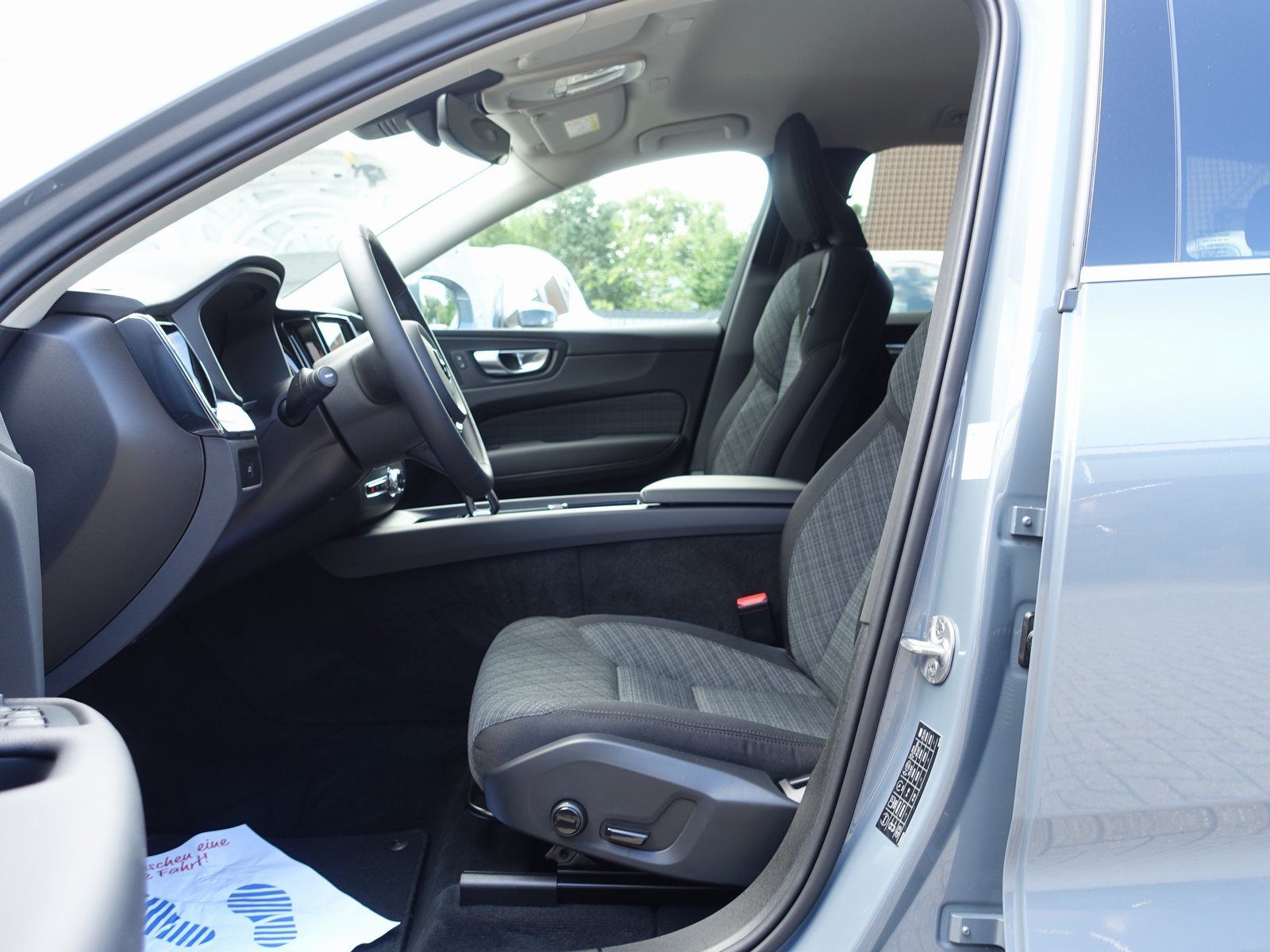 Volvo XC60 Core B4 Mild-Hybrid - Samsaru's Car Outlet