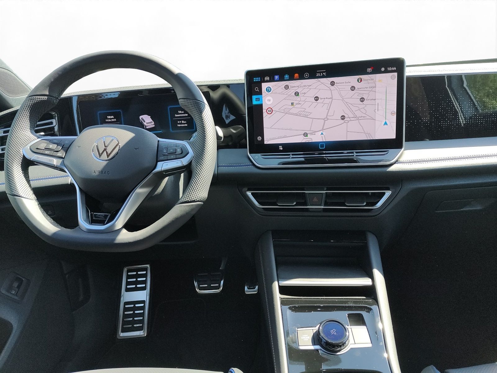 Volkswagen Tiguan R-Line 1,5 l eHybrid  AHK,Massagesitz