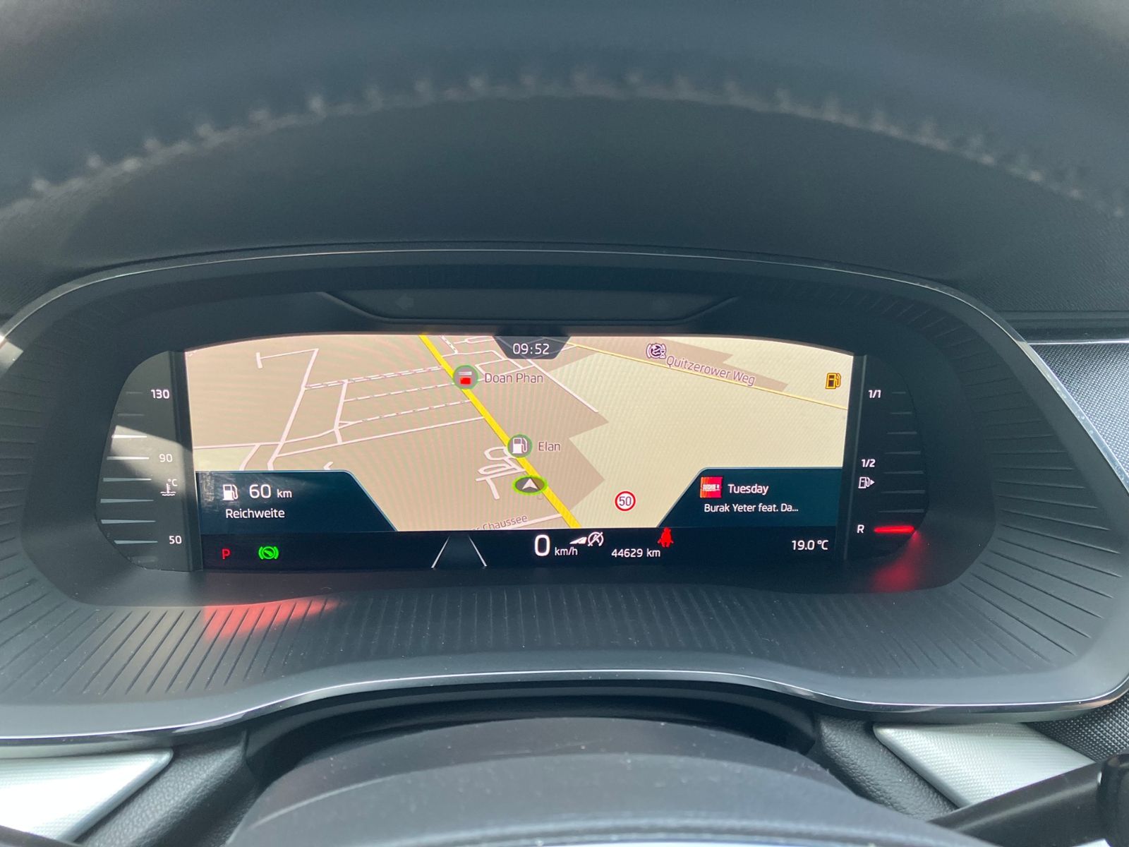 Skoda Octavia Combi 2.0 TDI Style - Samsaru's Car Outlet