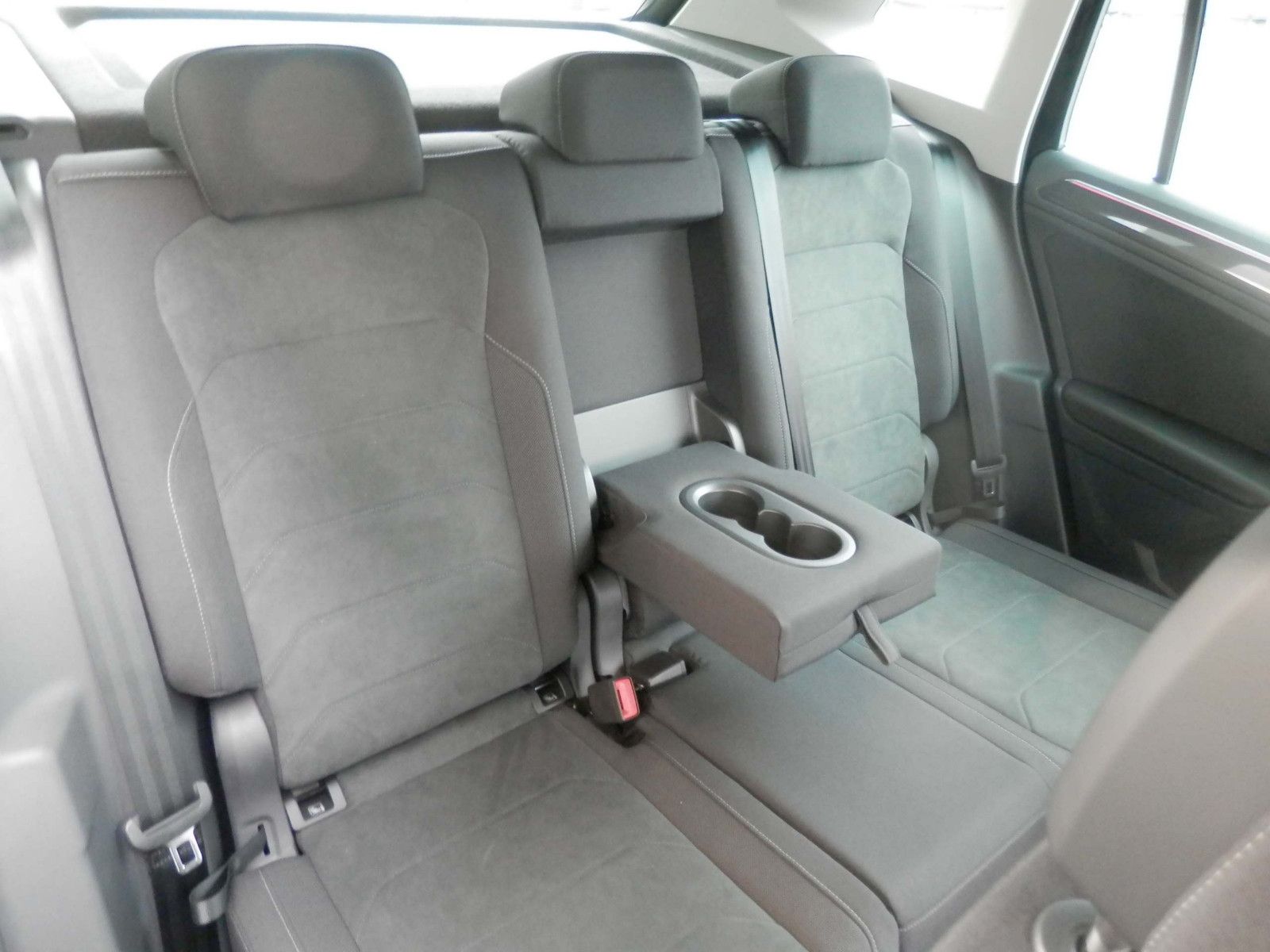 Volkswagen Tiguan Elegance - Samsaru's Car Outlet