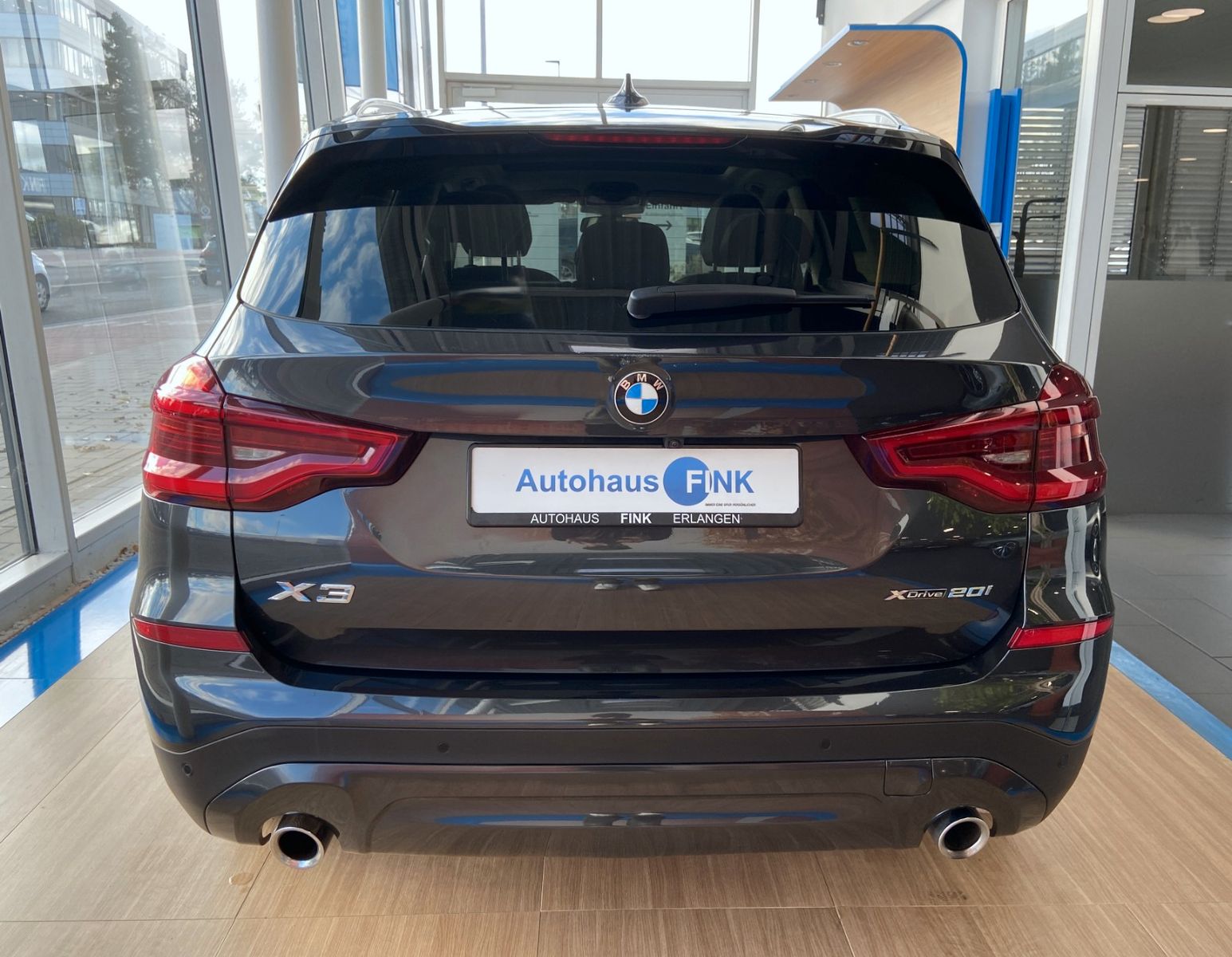 BMW X3 xDrive20i - Samsaru's Car Outlet
