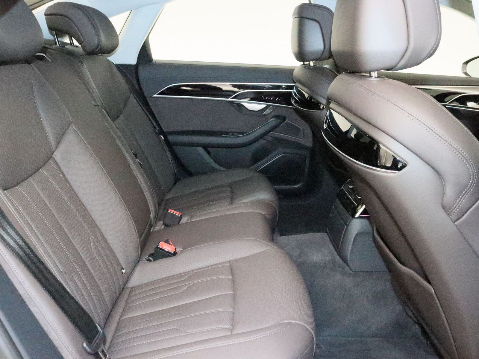 Audi A8 60 TFSI e quattro - Samsaru's Car Outlet