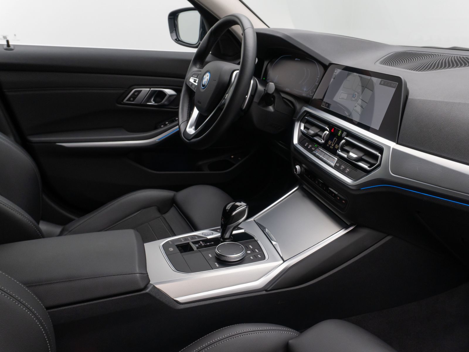 BMW 330e Sport Line - Samsaru's Car Outlet