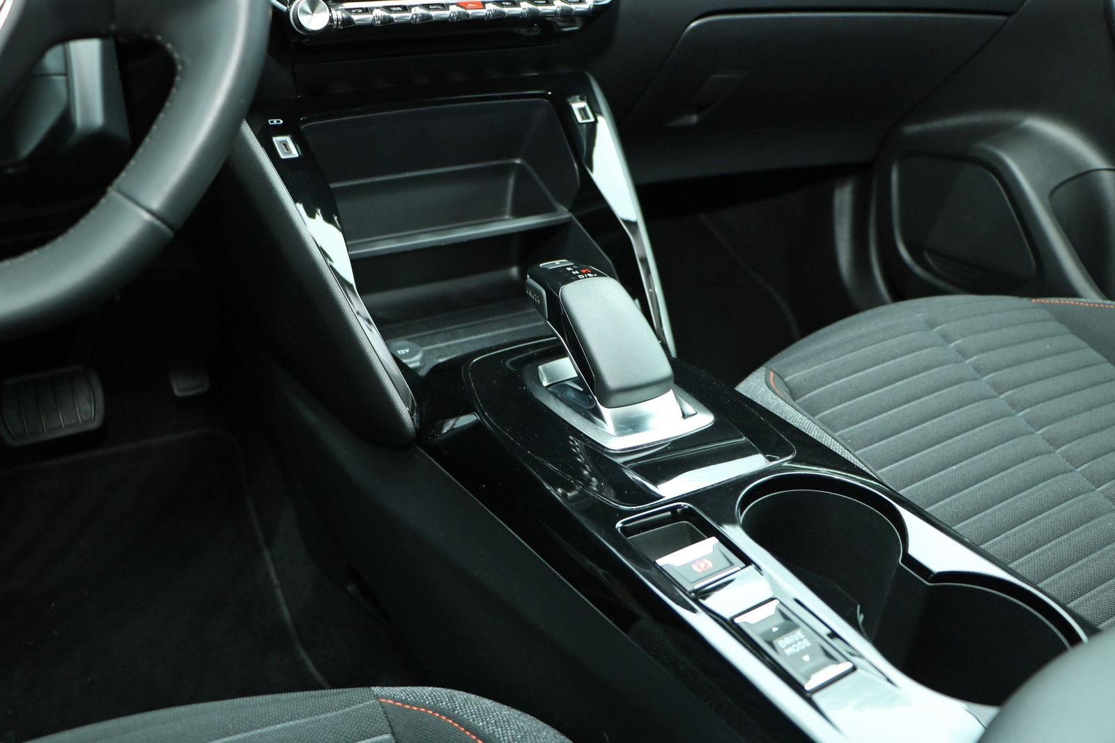 Peugeot 2008 136 e-Active - Samsaru's Car Outlet