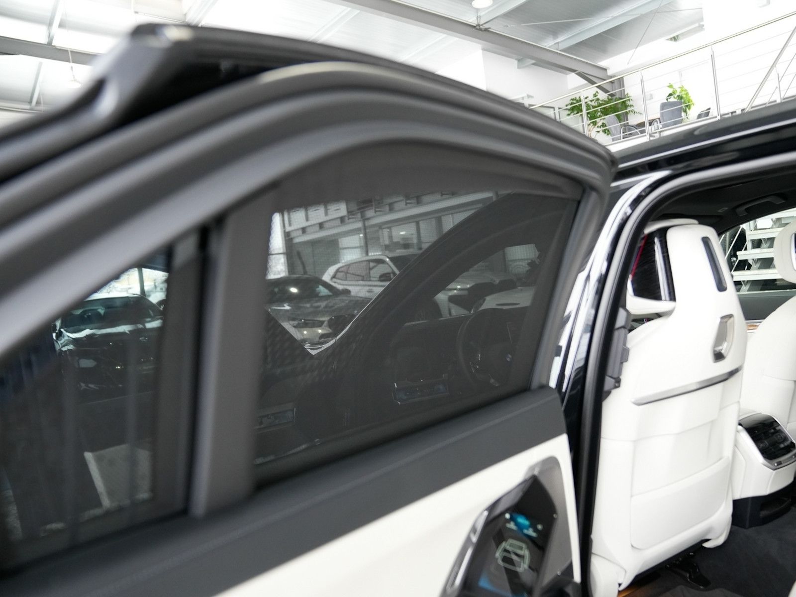 BMW 740d xDrive M SPORT PRO Sky-Lou. Autotür. FOND