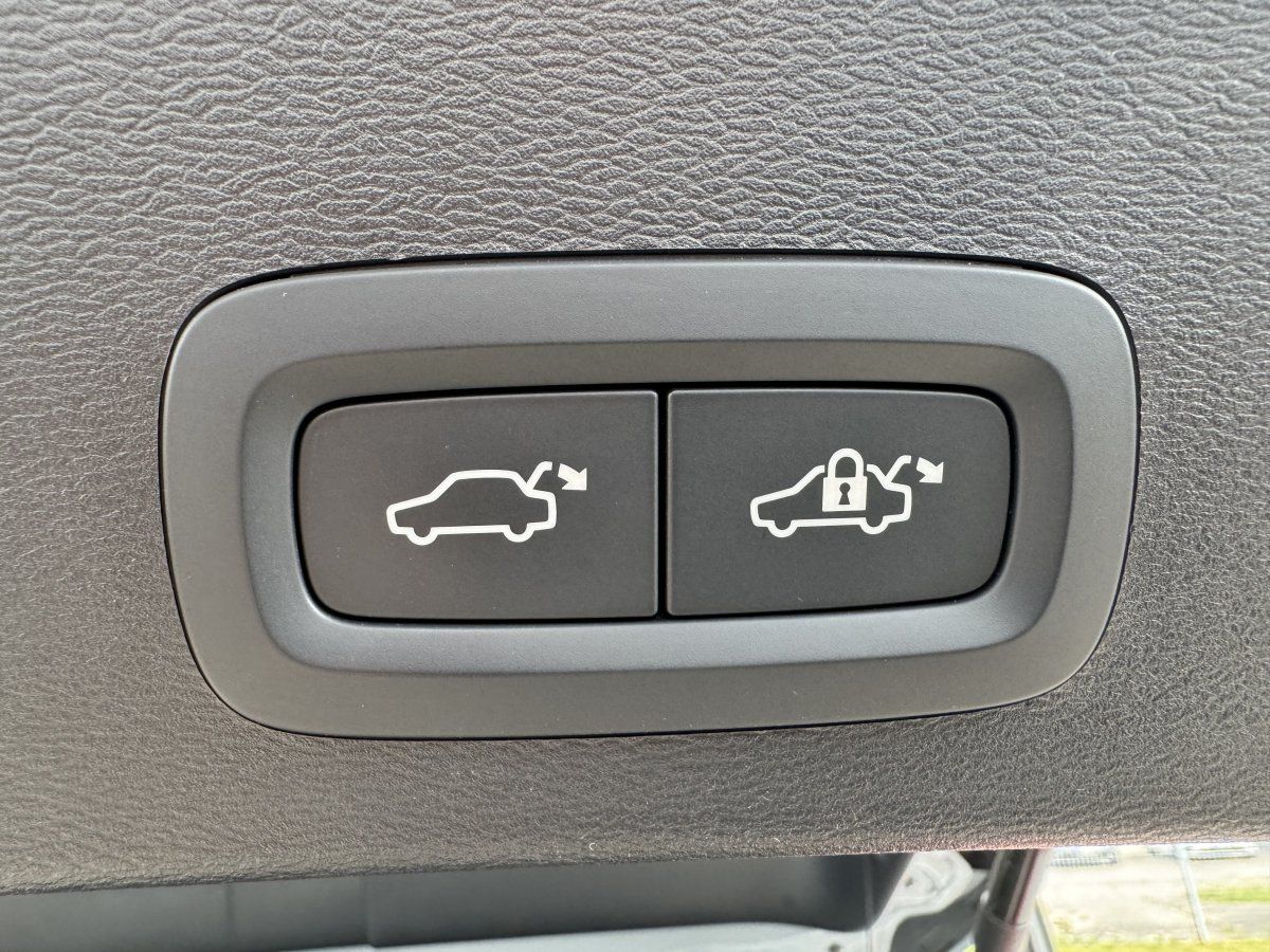 Volvo XC40 B3 Plus Dark 8-fach Aktionspreis