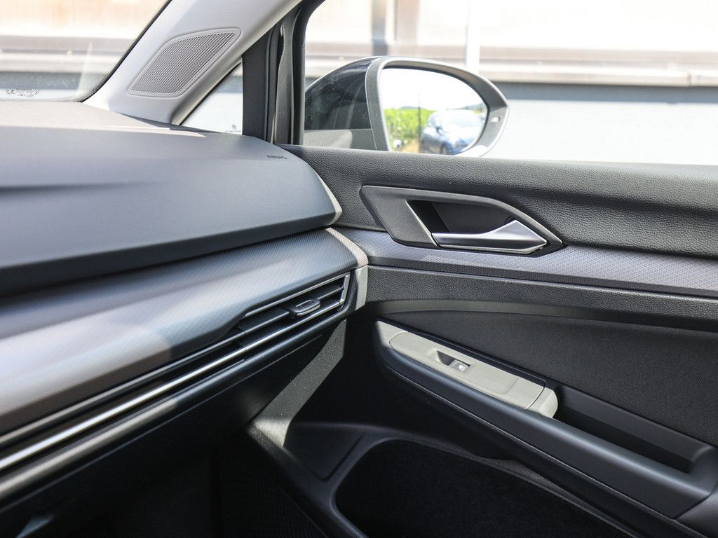 Volkswagen Golf VIII ACTIVE 2.0 l DSG - Samsaru's Car Outlet