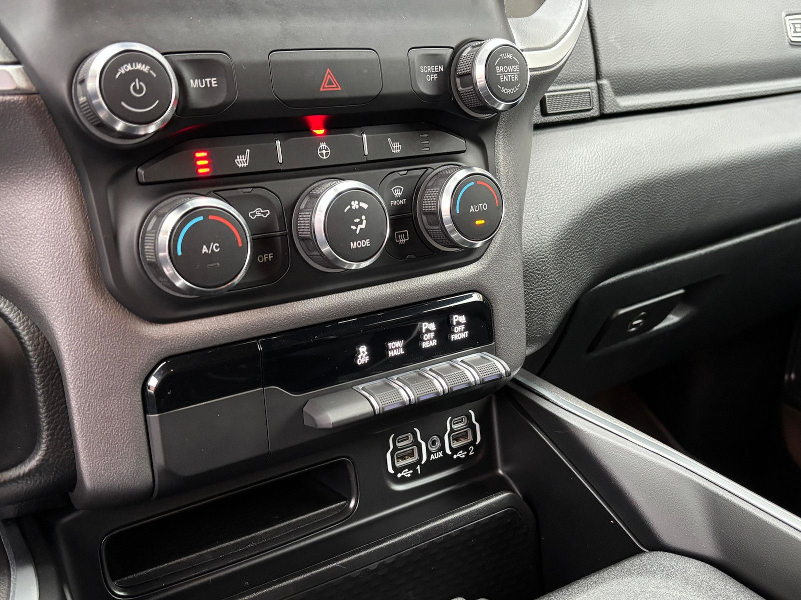 Dodge RAM 1500 5,7L Gen5 Hardtop QuadCab Leder