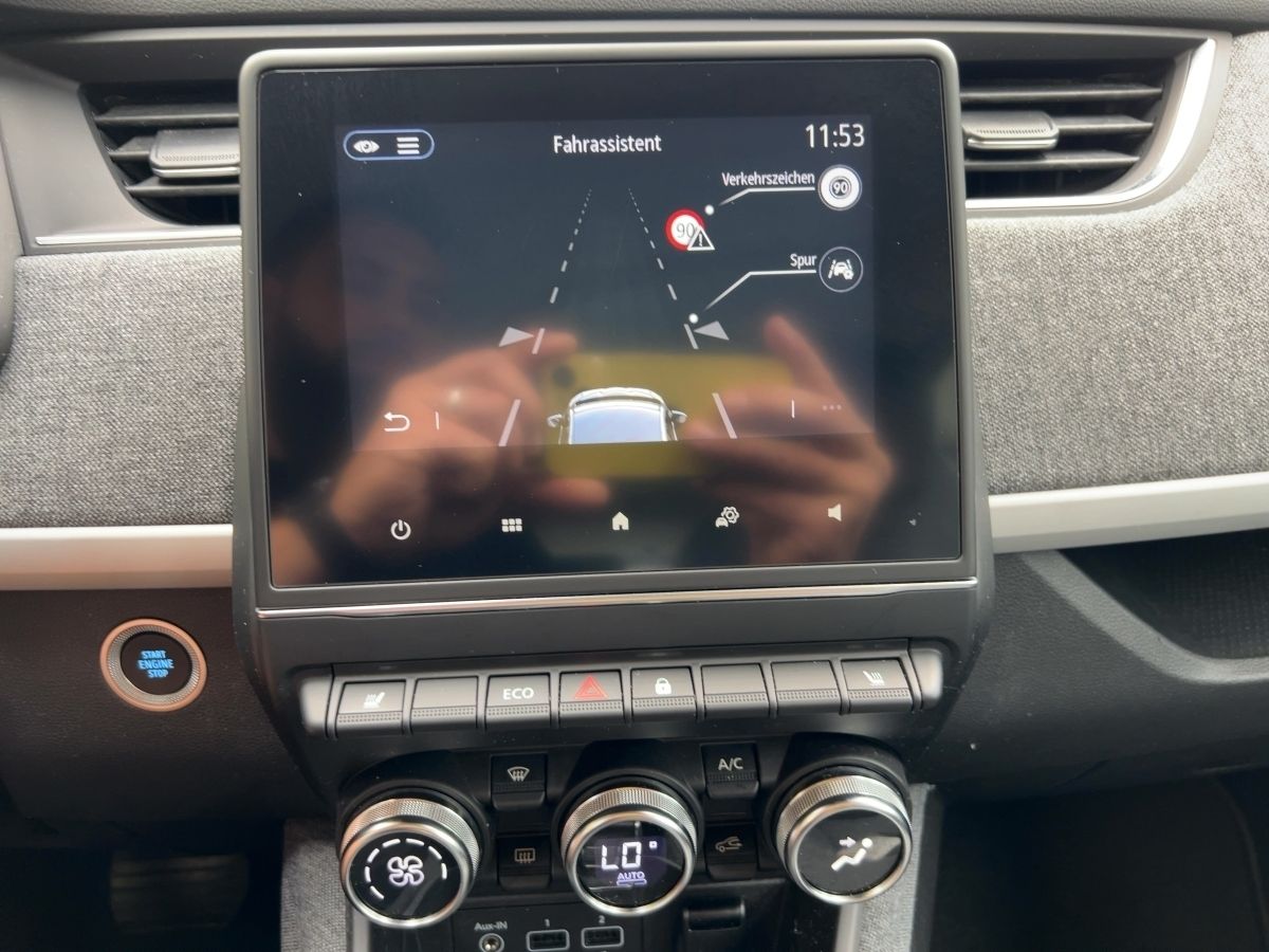 Renault ZOE EXPERIENCE R135 50kWh - Samsaru's Car Outlet