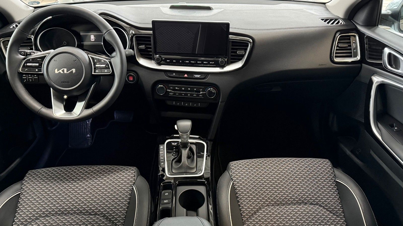 Kia XCeed 1.6 PHEV Spirit - Samsaru's Car Outlet
