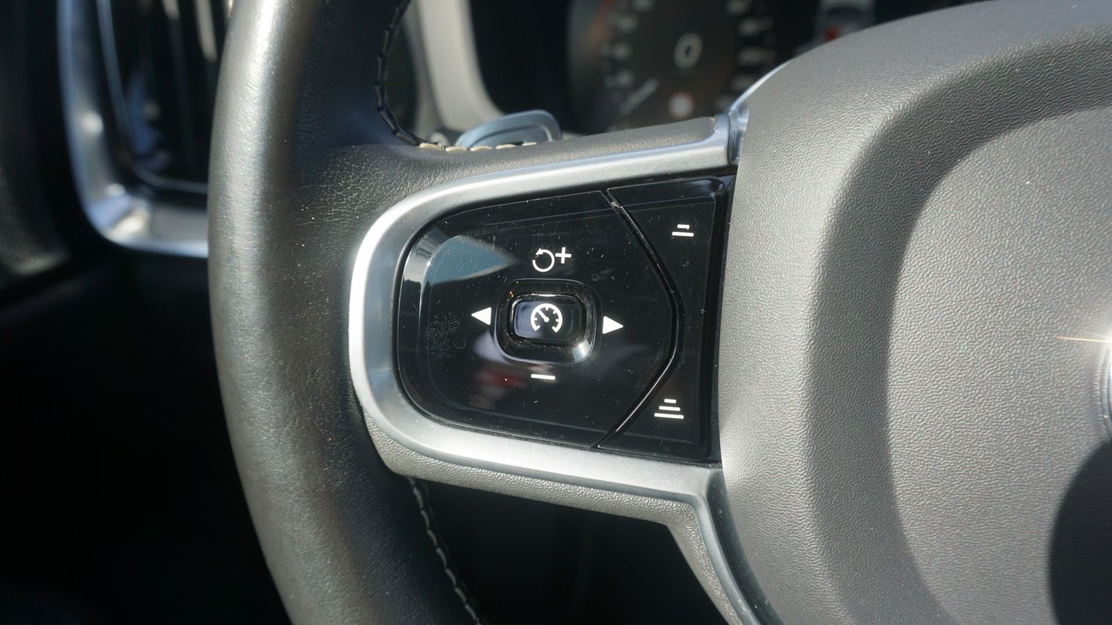 Volvo S60 2.0 R Design LED Navi HarmanKardon Panorama