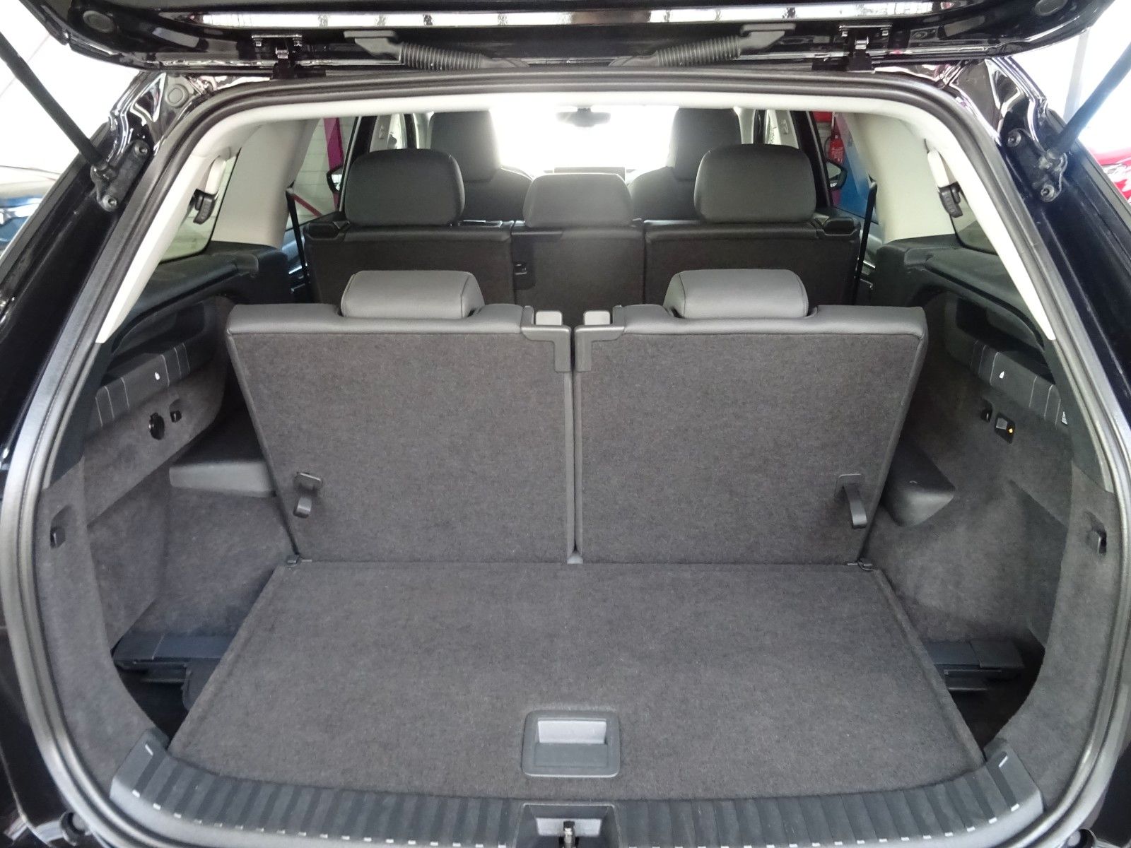 Skoda Kodiaq 2.0 TDI*4X4*7 SITZE*MATRIX*AHK*STHZ*PANO*