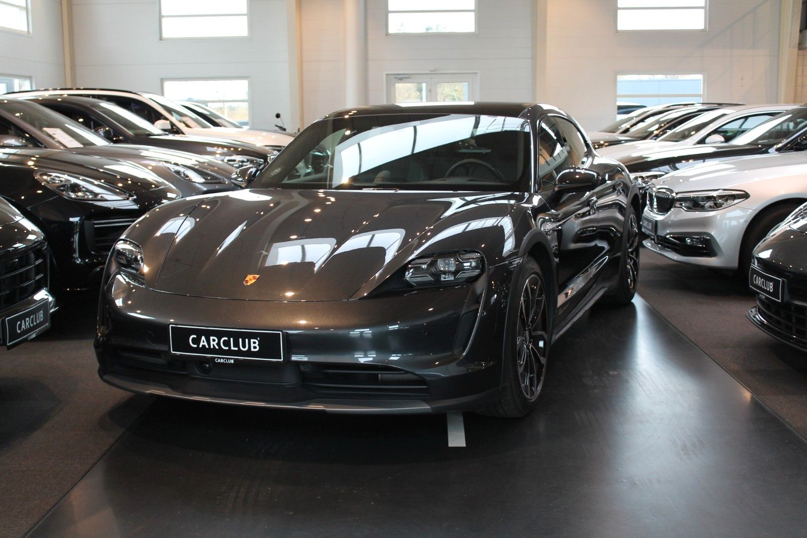Porsche Taycan 4 Performance+ Cross Turismo *Voll/Voll*