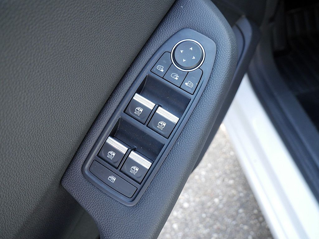 Renault Clio Intens TCe 130 EDC - Samsaru's Car Outlet