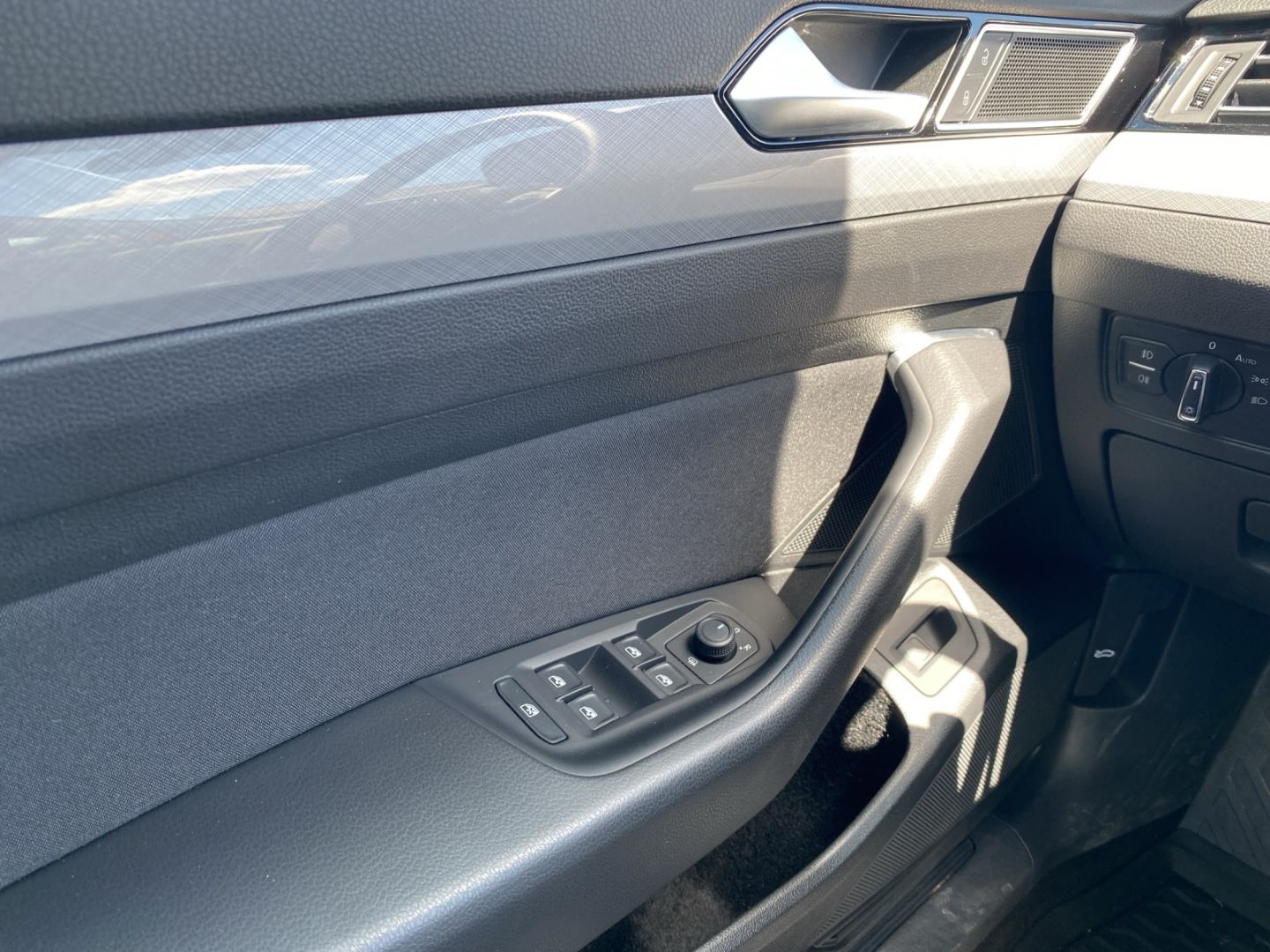 Volkswagen Passat Business 2.0TDI DSG - Samsaru's Car Outlet