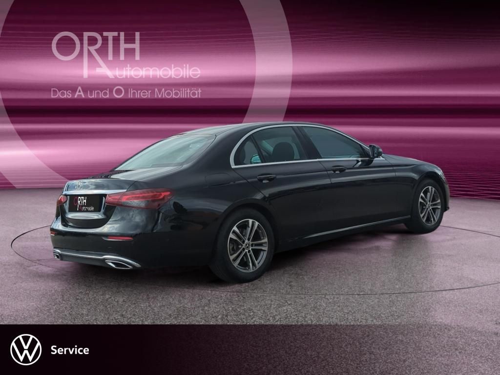 Mercedes-Benz E 200 Limo - Samsaru's Car Outlet