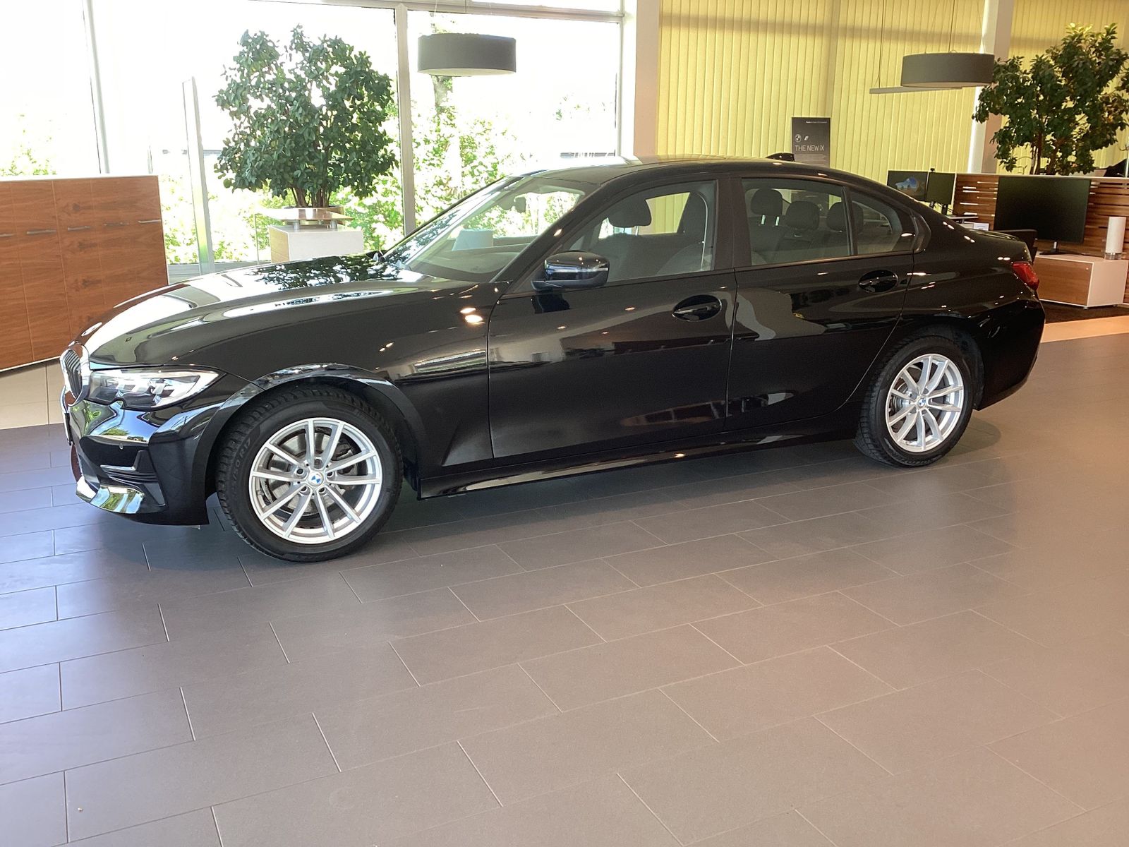BMW 320d xDrive Limousine Advantage HiFi DAB WLAN