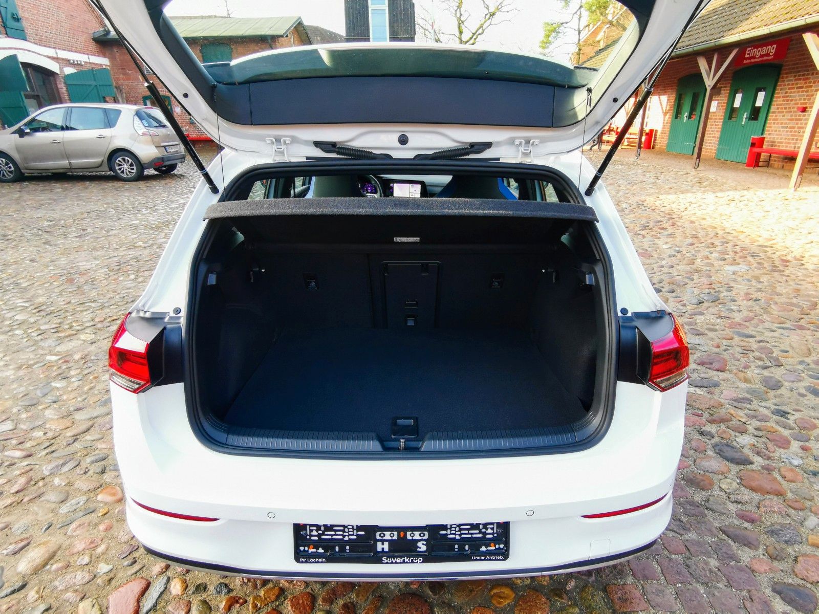 Volkswagen Golf VIII GTE Hybrid - Samsaru's Car Outlet