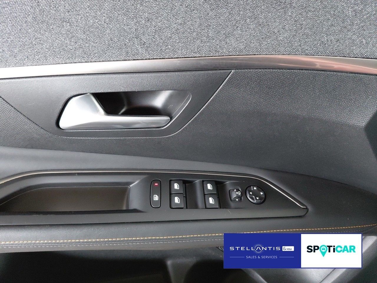 Peugeot 3008 Hybrid 225 Roadtrip *Standhzg.*Navi*LED*RFK