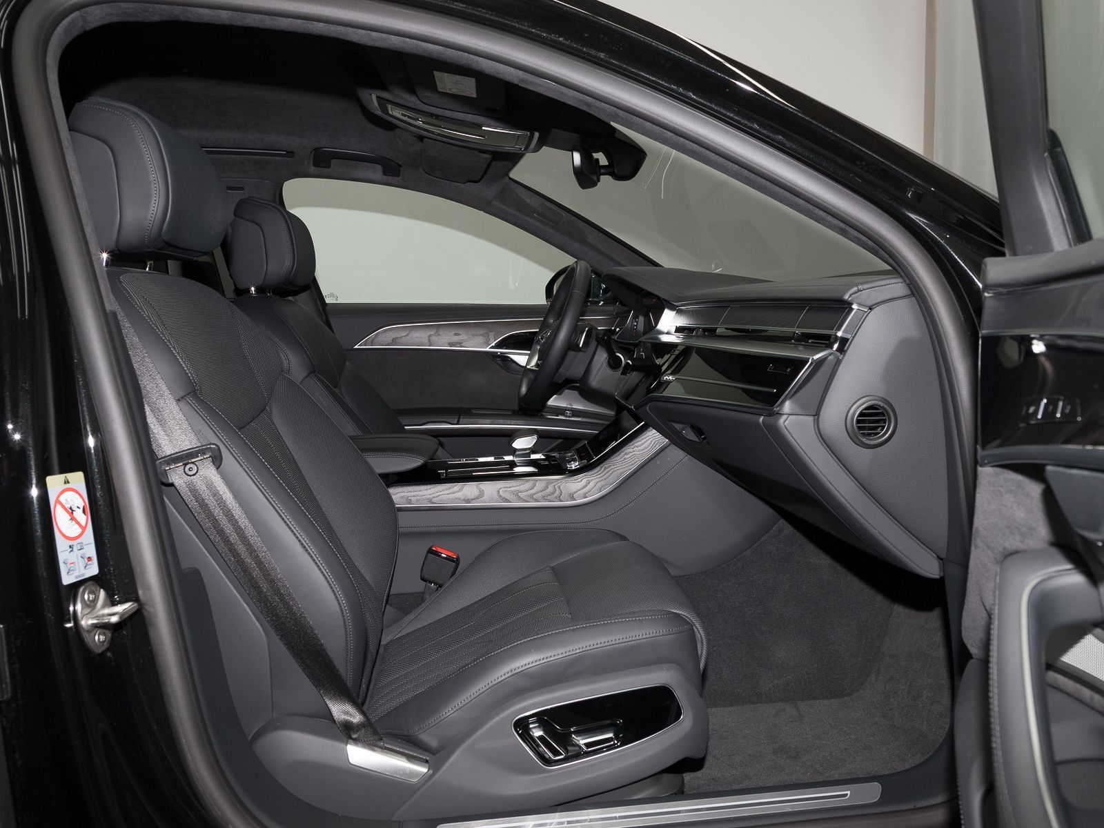 Audi A8 60 TFSIe Q - Samsaru's Car Outlet
