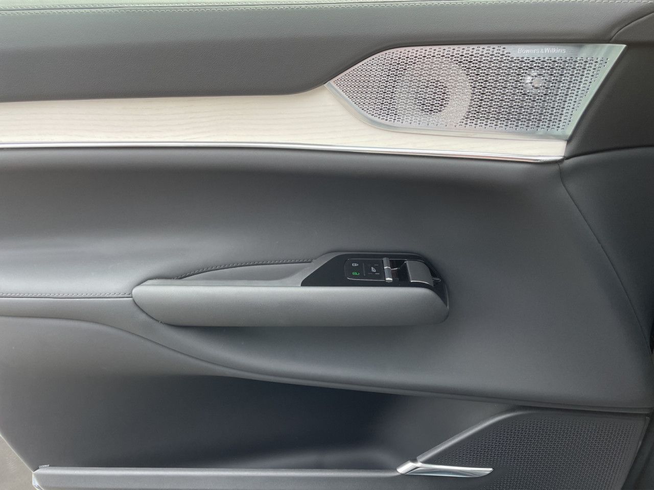 Volvo EX90 Twin Motor AWD Ultra 7 AHK LUFT B&W 21LM