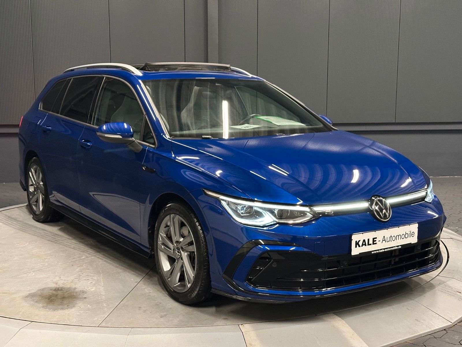 Volkswagen Golf Variant R-Line 4Motion*PANORAMA*AHK*Standhz