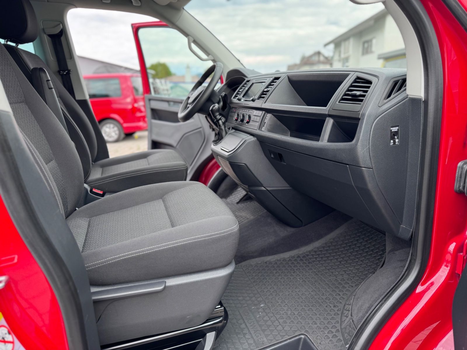 Volkswagen T6 Multivan - Samsaru's Car Outlet