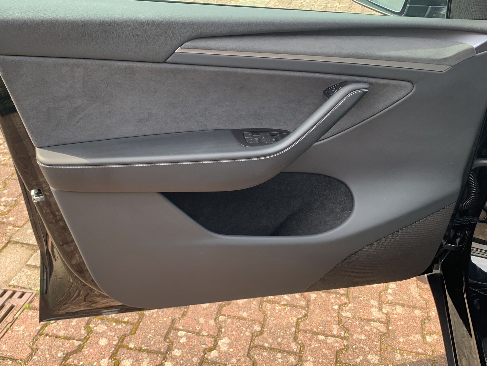 Tesla Model Y Long Range AWD* 1.Hand * Mwst ausweisbar
