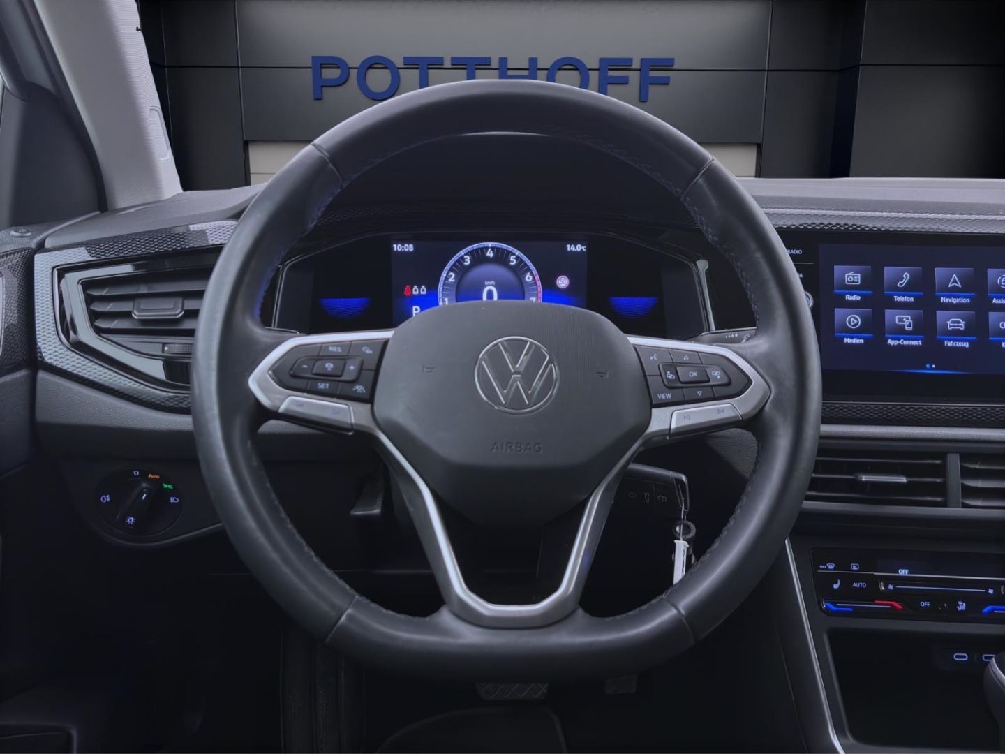 Volkswagen Polo 1.0 TSI DSG LIFE - Samsaru's Car Outlet
