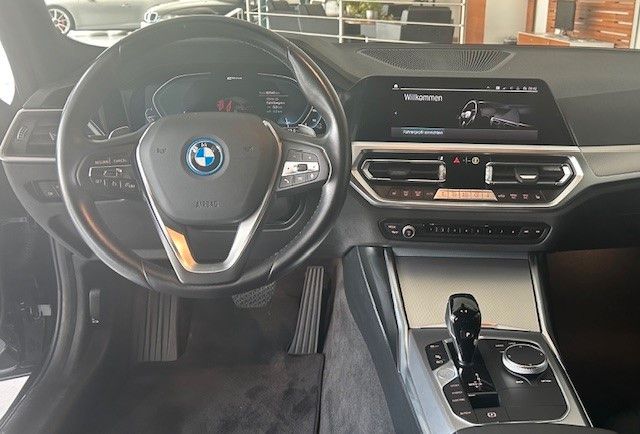 BMW 330e xDrive Touring Advantage - Samsaru's Car Outlet