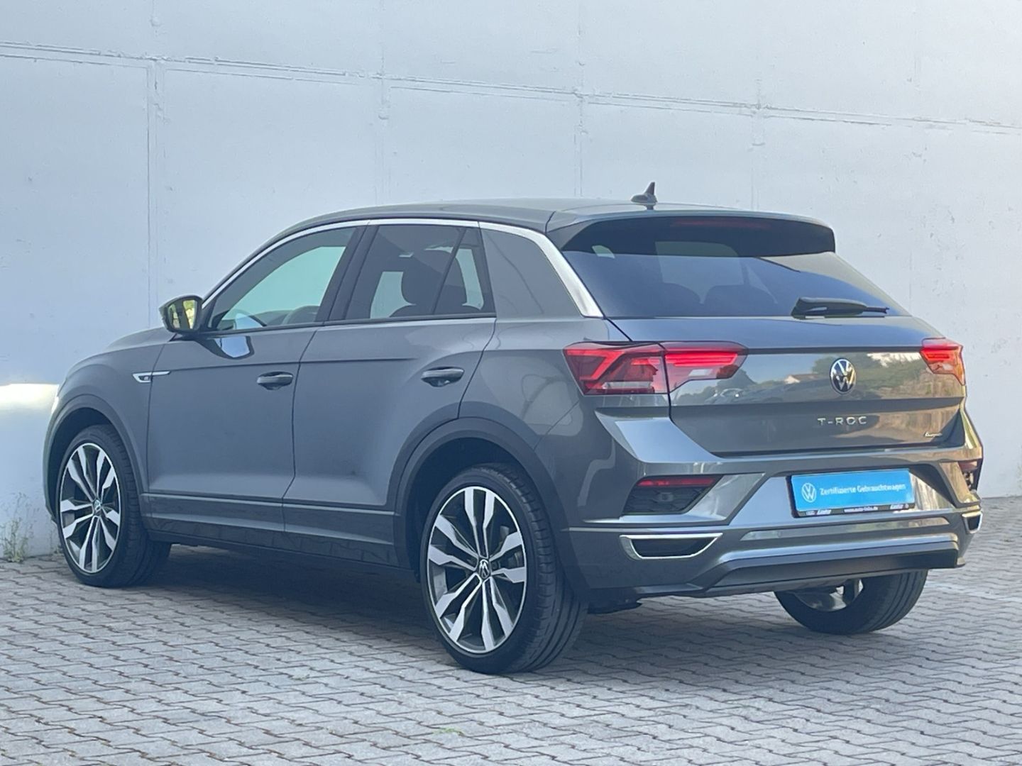 Volkswagen T-Roc 2.0TSI DSG R-Line Sport 4Motion - Samsaru's Car Outlet