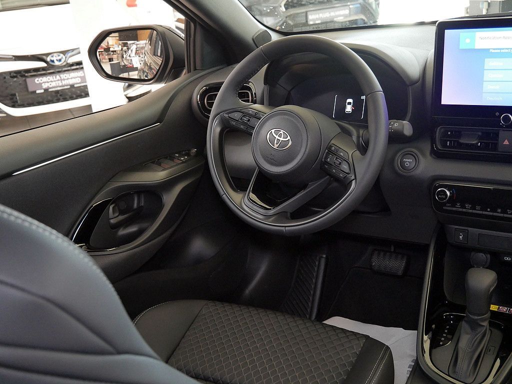 Toyota Yaris Hybrid Style Plus SHZ KAMERA NAVI ACC LED