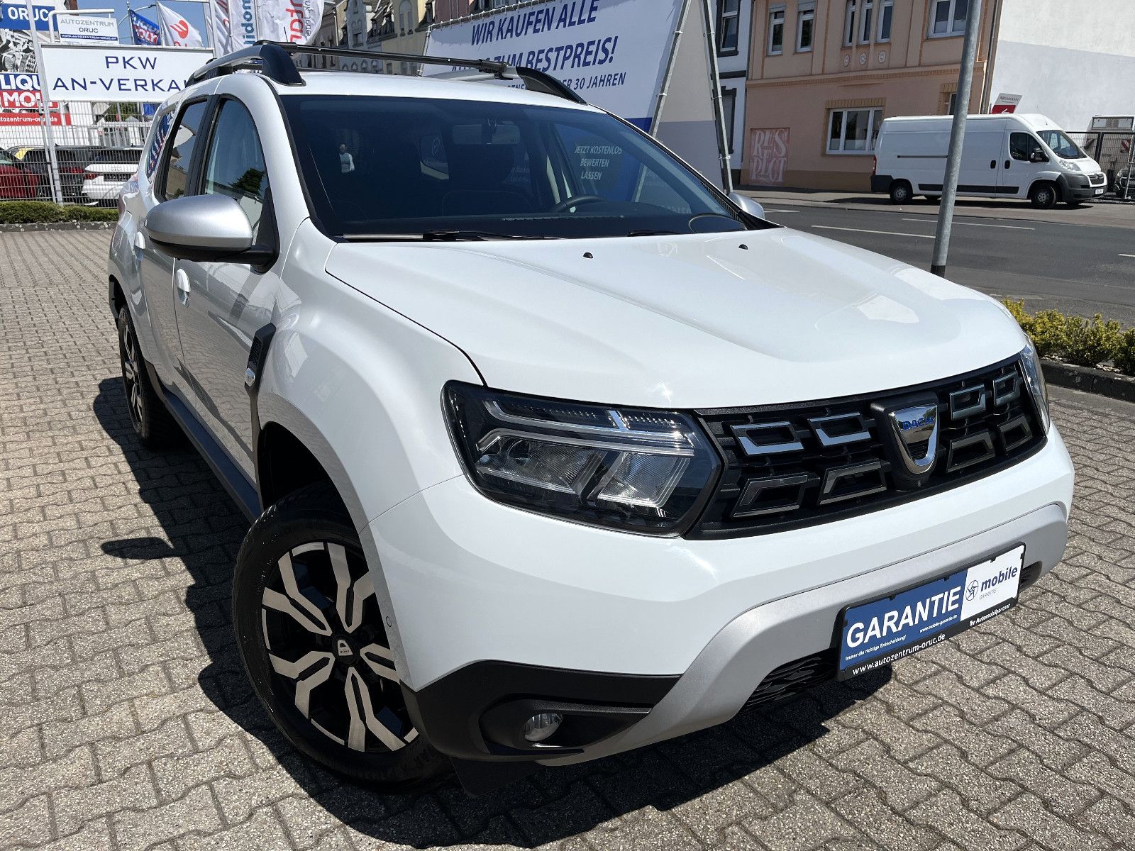 Dacia Duster TCe 100 Prestige - Samsaru's Car Outlet