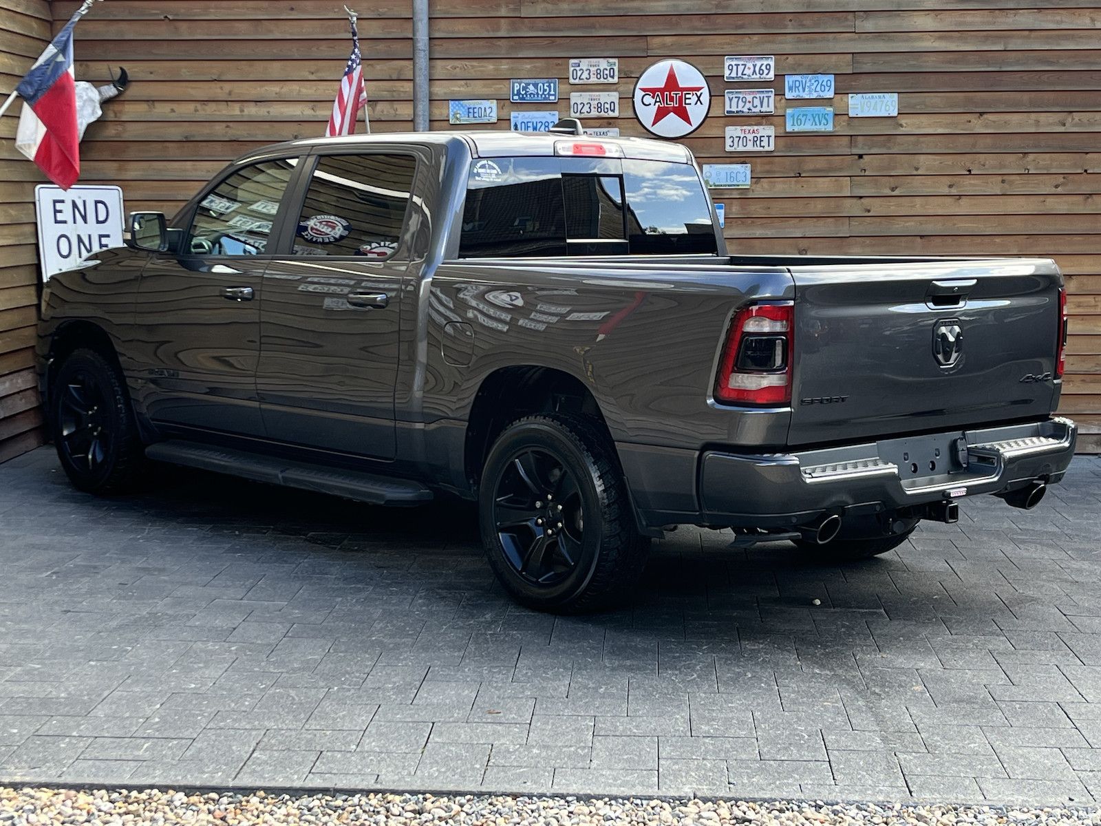 Dodge RAM 1500 SPORT 5,7L Pano 4x4 LPG 12´´ Navi AHK
