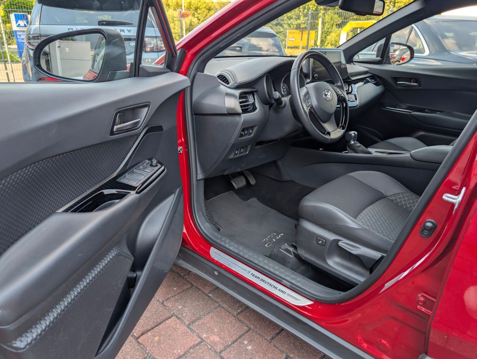 Toyota C-HR Hybrid - Samsaru's Car Outlet