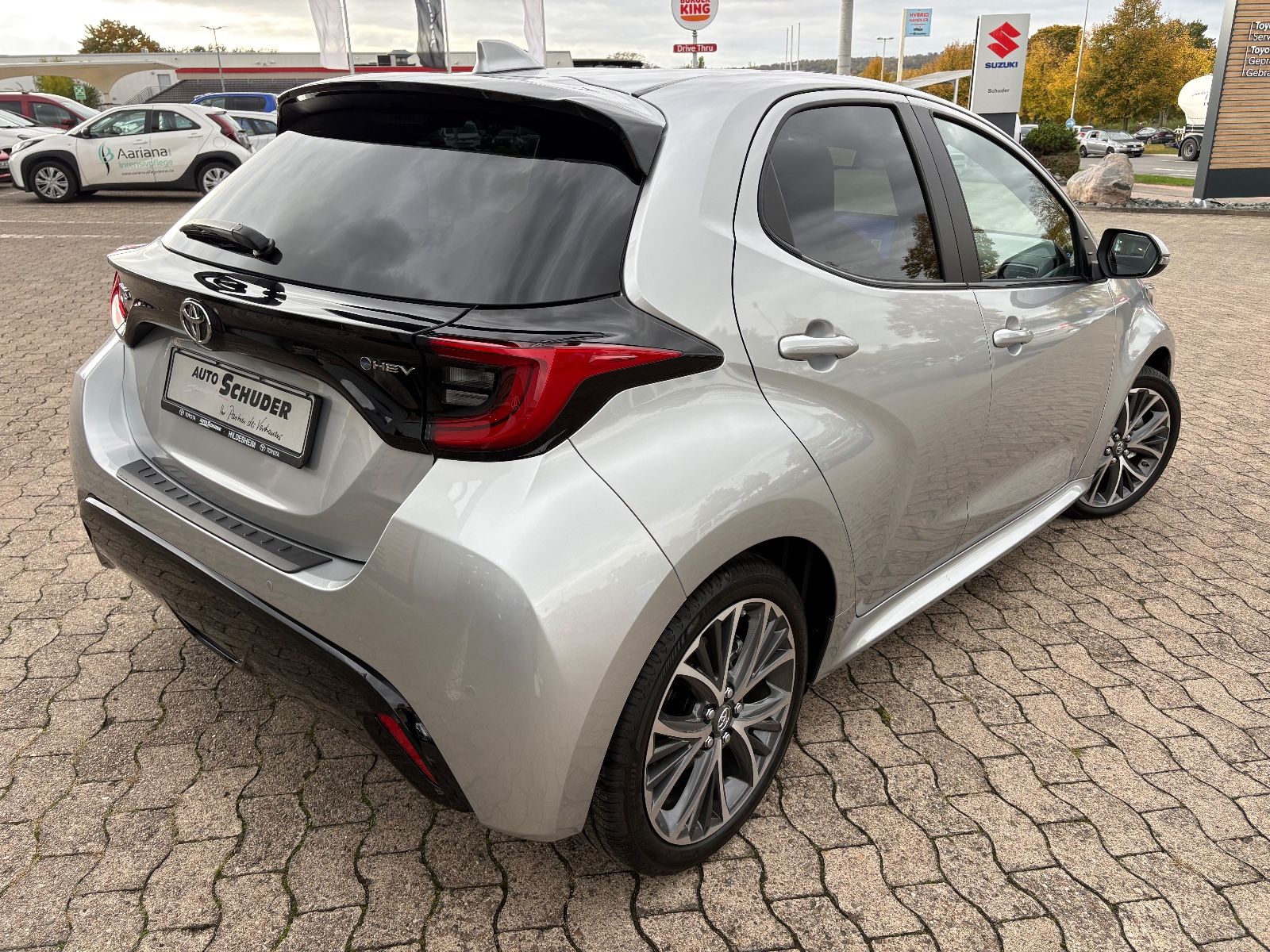 Toyota Yaris Hybrid Style **JAHRESWAGEN**