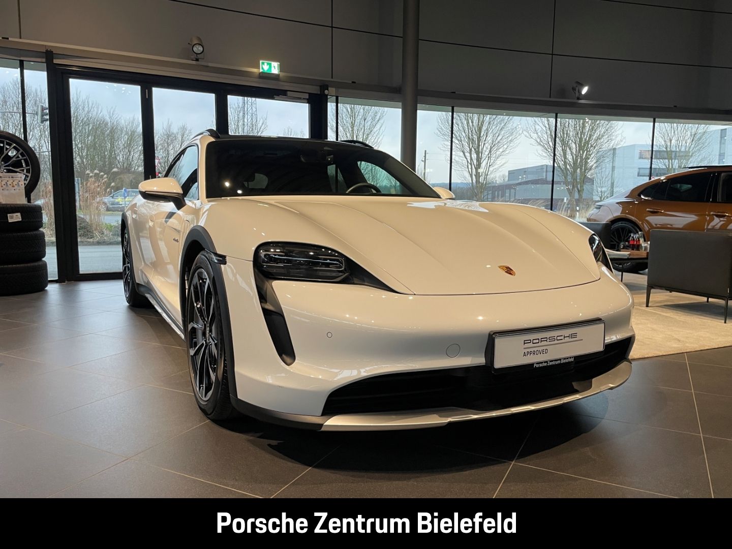 Porsche Taycan 4 Cross Turismo Panorama Surround-View