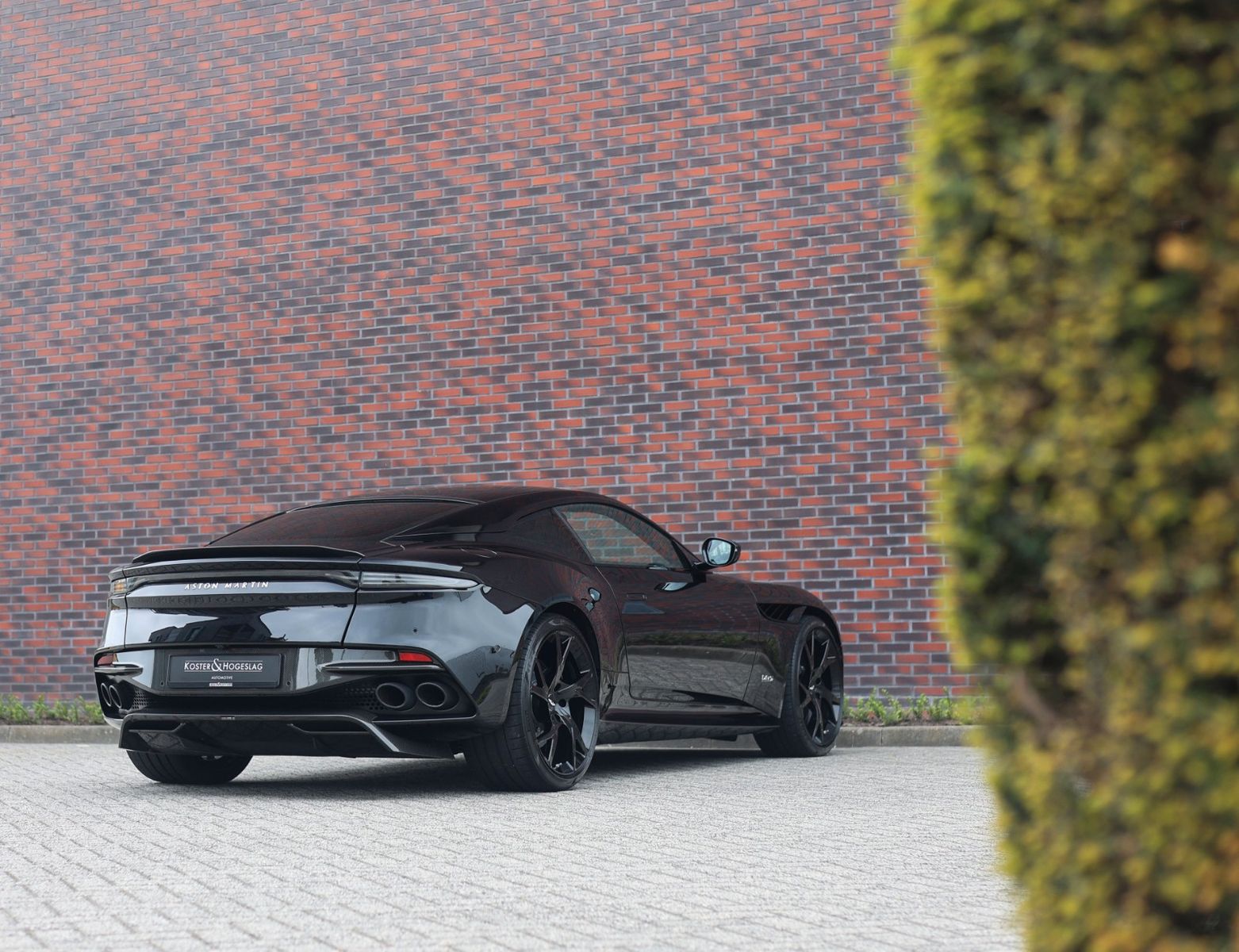 Aston Martin DBS Superleggera 5.2 V12 | B&O - Carbon