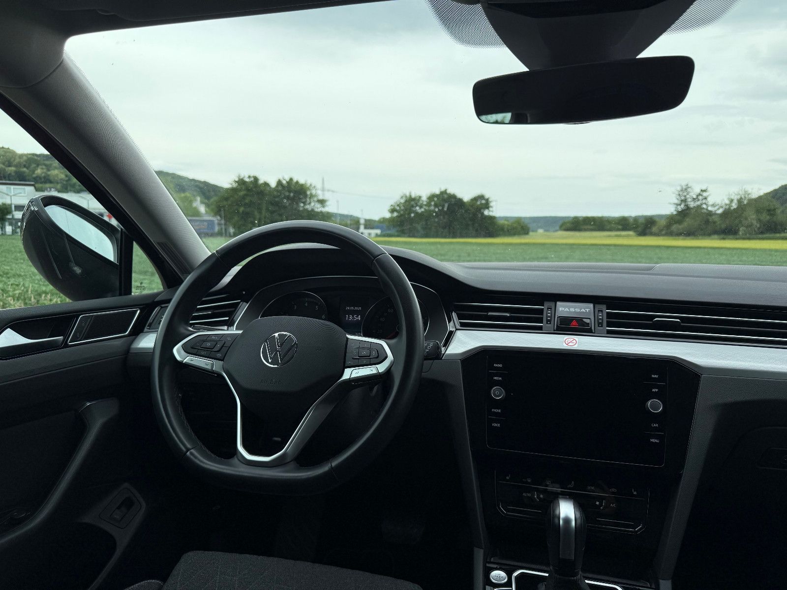 Volkswagen Passat Variant Business - Samsaru's Car Outlet