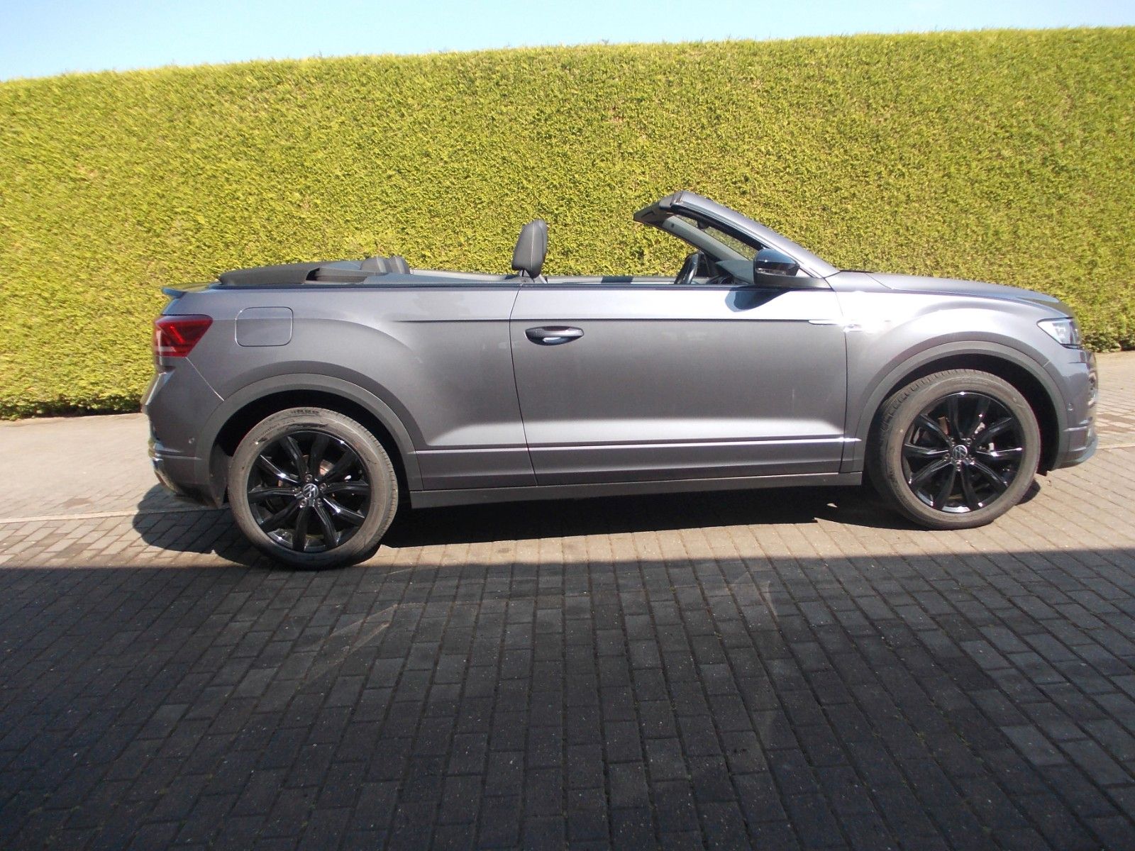 Volkswagen T-Roc R-Line - Samsaru's Car Outlet