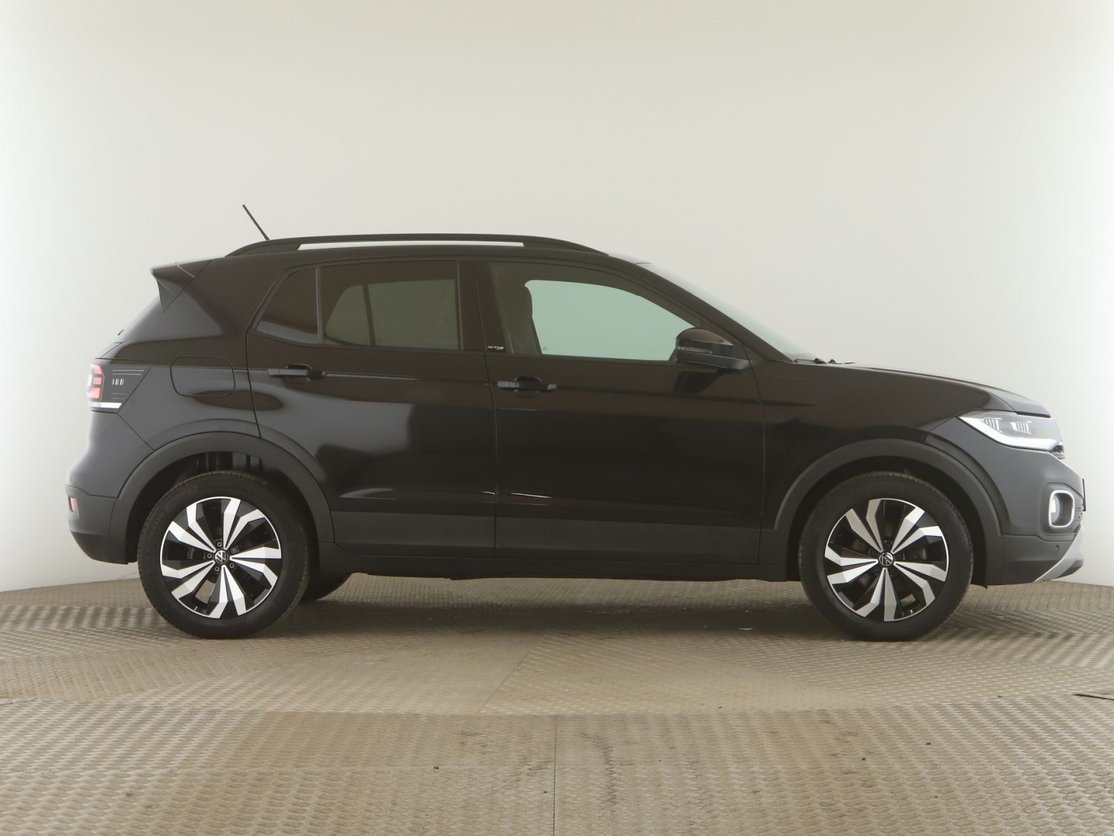 Volkswagen T-Cross 1.0 TSI Life - Samsaru's Car Outlet
