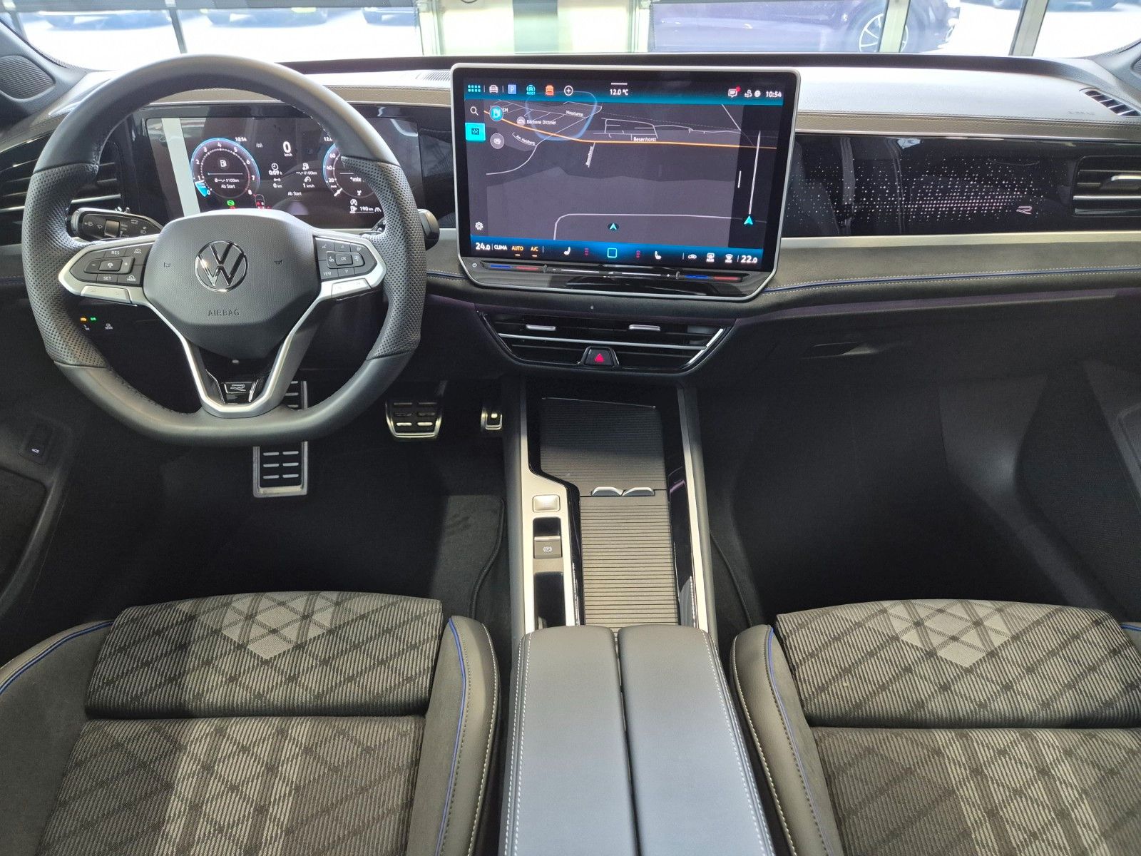 Volkswagen PASSAT VARIANT 2.0 TSI 4M R-LINE IQ PANO HUD AHK