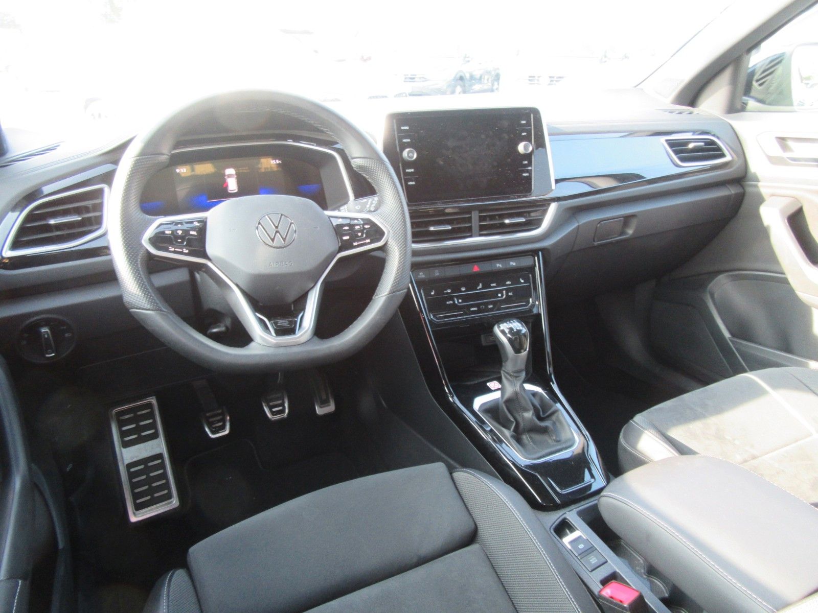 Volkswagen T-Roc R-Line - Samsaru's Car Outlet