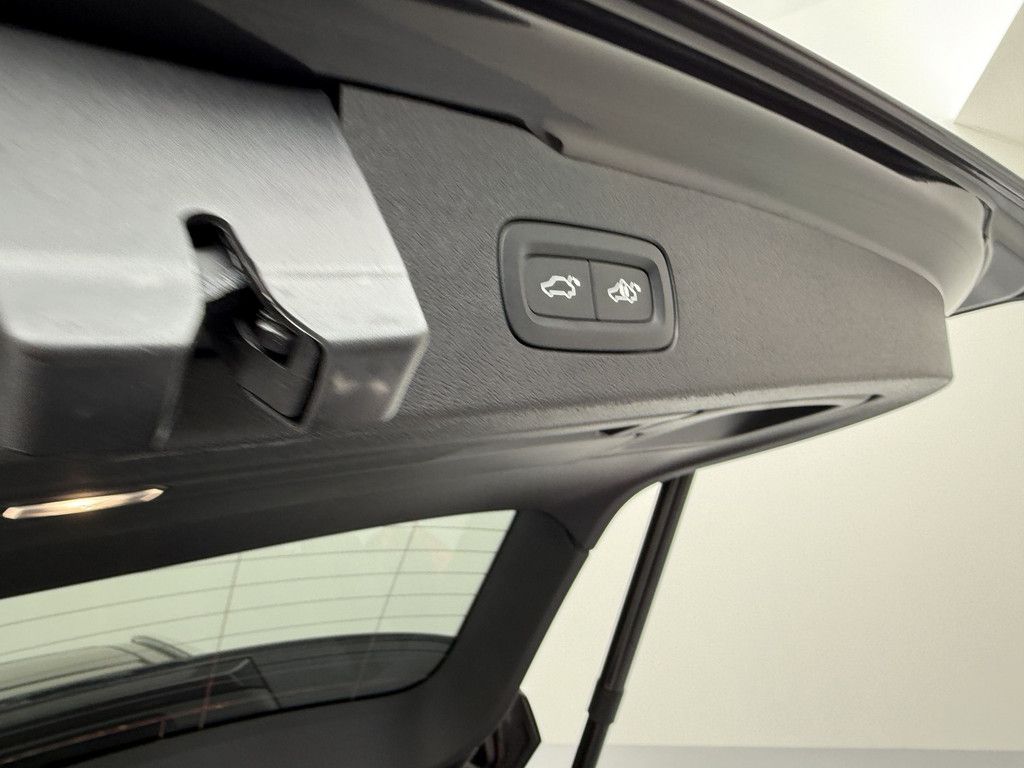 Volvo V60 T6 Ultra Bright Recharge Plug-In Hybrid AWD